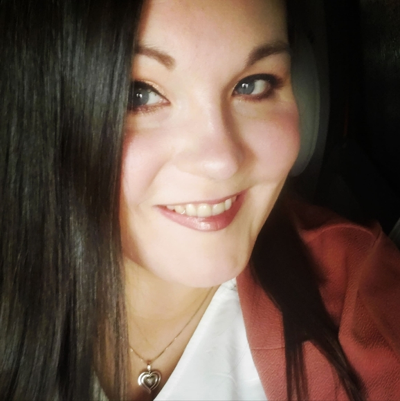 Meet your Posher, Debra - Picture 2 of 15